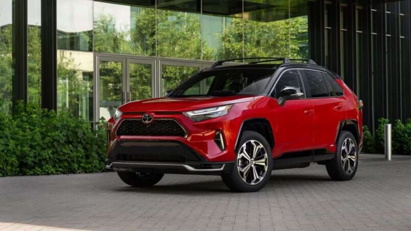 Toyota RAV4 (2025): Etalon spolehlivosti v moderním hávu