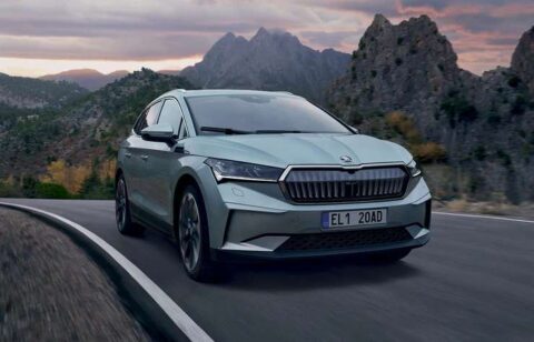 Škoda Enyaq (2025): Chytřejší, rychlejší a konečně dotažený?