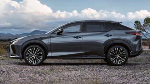 Lexus RZ 450e (2025): Když je ticho tím největším luxusem
