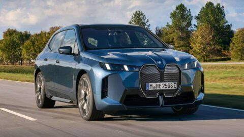 BMW iX (2025): Luxusní salonek, nebo stále pravé BMW?