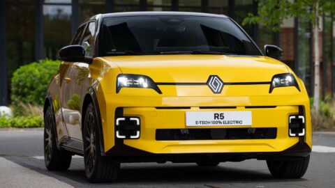Renault 5 E-Tech (2025): Král je zpět. Stačí styl na vítězství?