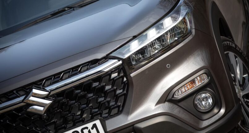 Suzuki S-Cross (2026): Proč je japonská čtyřkolka racionální fackou evropské digitální hysterii?