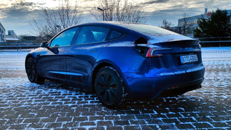 Tesla Model 3 (2025): Král je po plastice ještě silnější